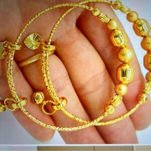 Elegant Gold Women's Bracelet Set